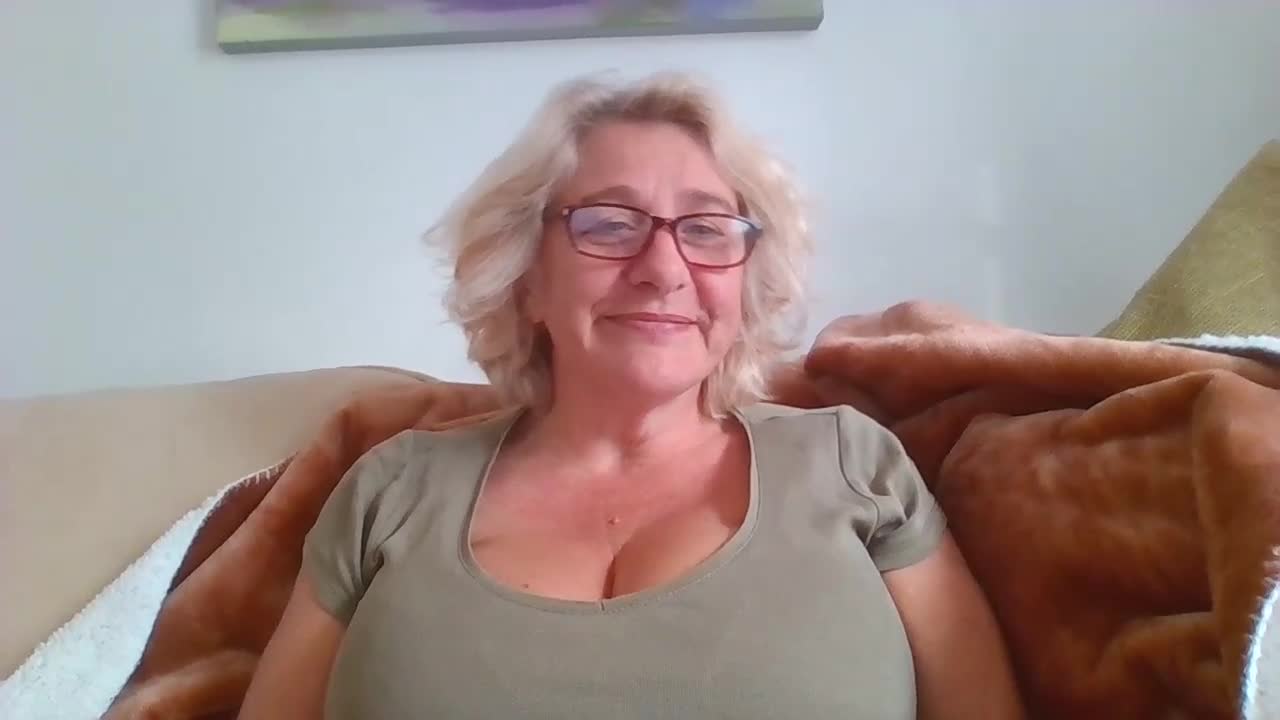 CamillaCreampie - Stripchat webcam show • Friday, September 19, 2025 #UKModels #White #Medium