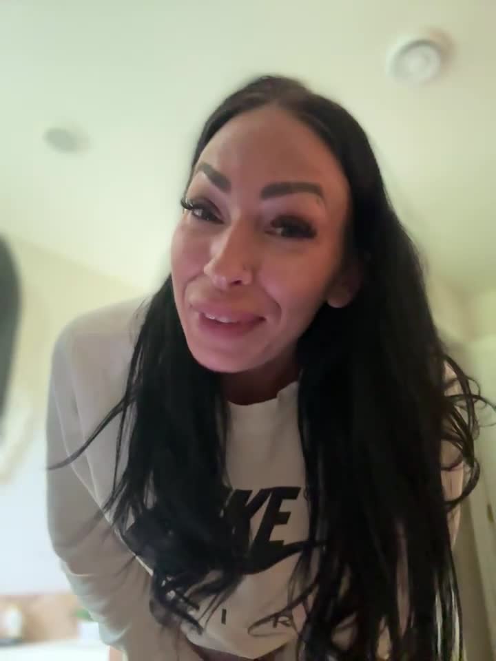 annablisss - Stripchat webcam show • Wednesday, September 3, 2025 #Topless #Striptease #Shower